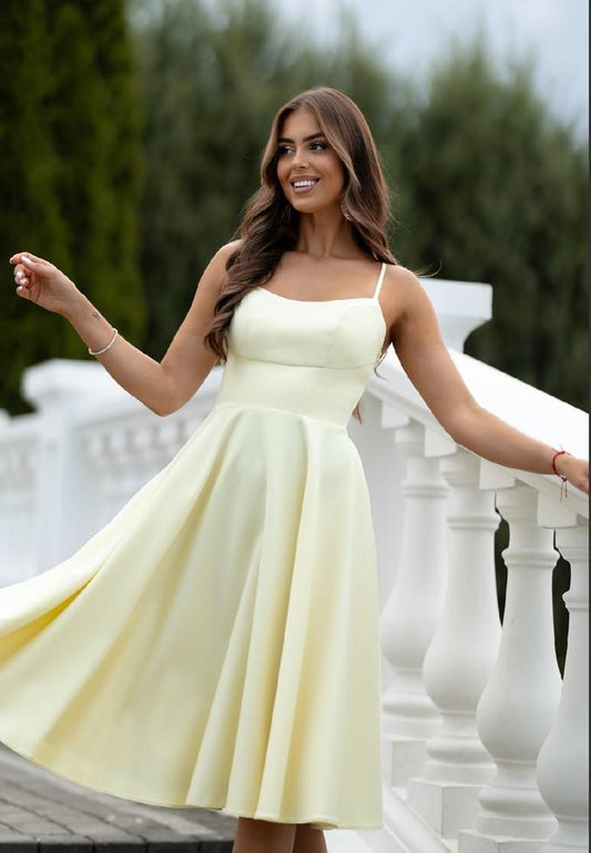 Elegantné šaty s bohatou áčkovou sukňou