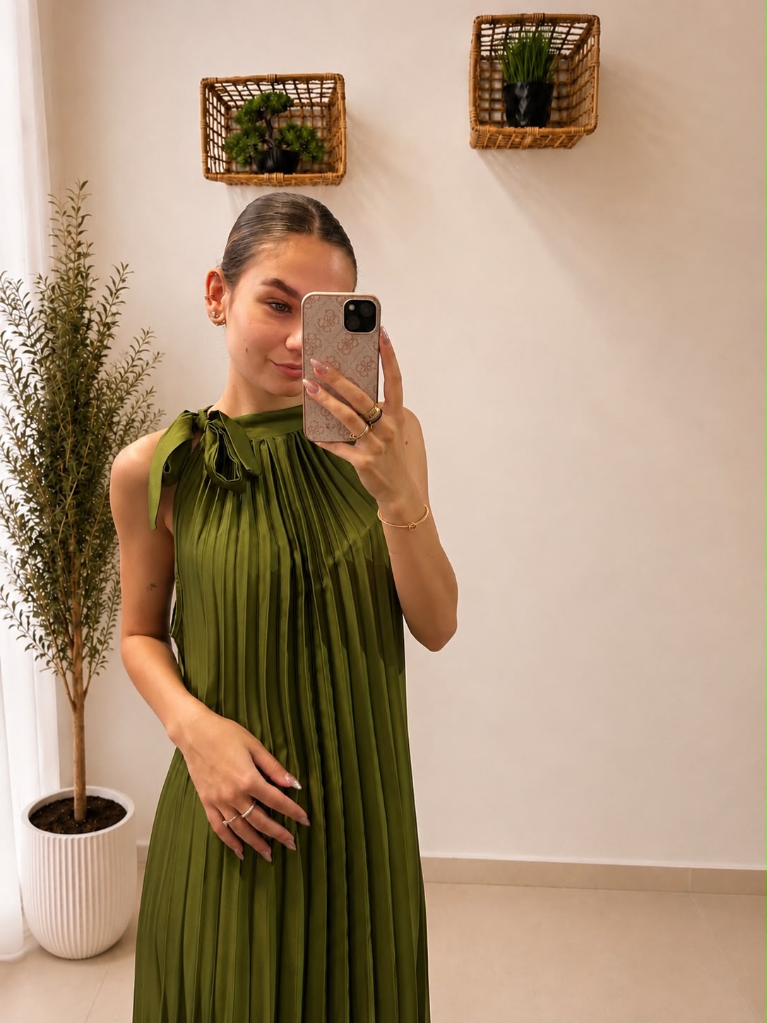 Dlhé plisované šaty s viazaním pri krku