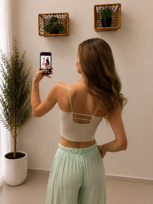 Romantický čipkovaný crop top s kvetinovým vzorom