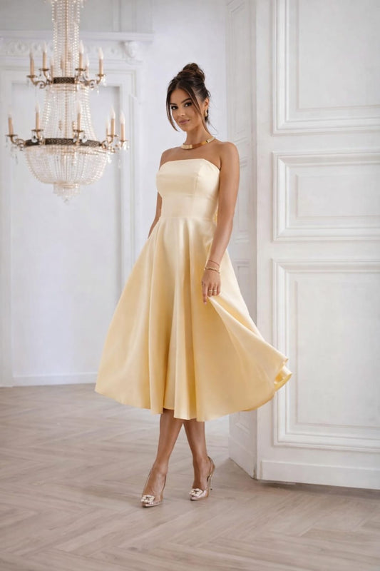 Elegantné šaty korzetové s bohatou sukňou