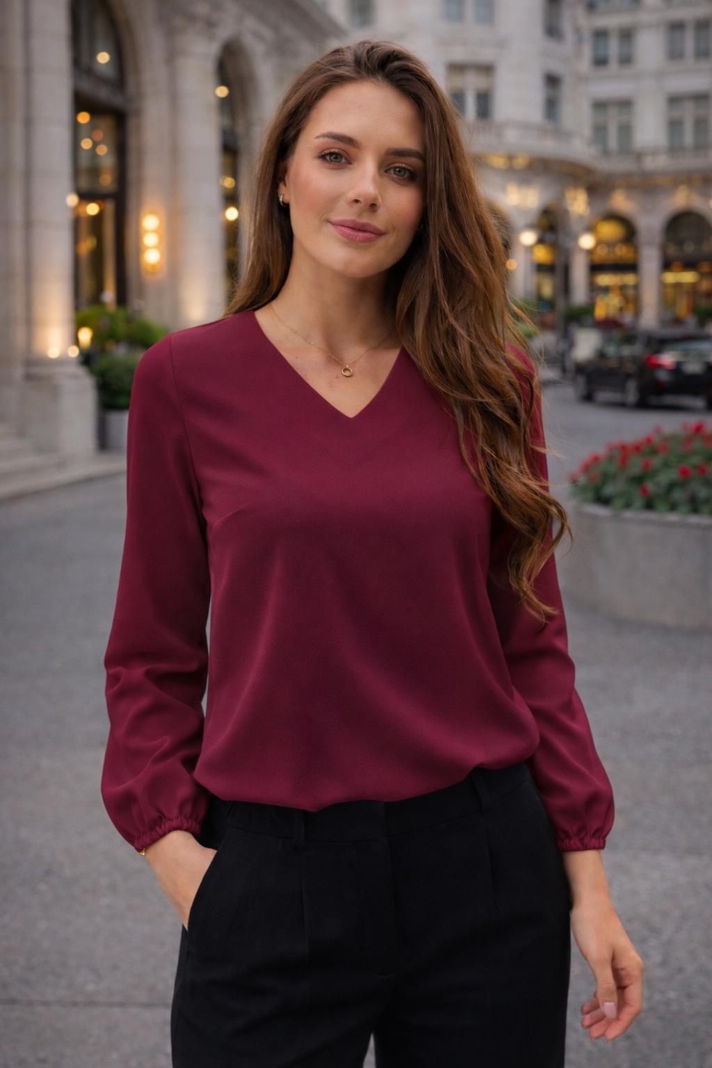 Elegantná dámska blúzka s véčkovým výstrihom