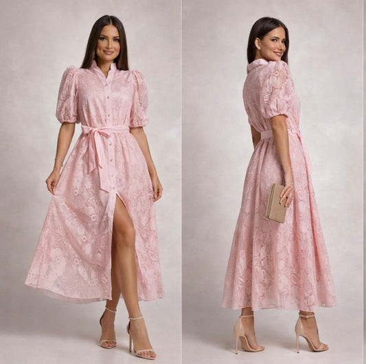 Romantické čipkované šaty s kvetinovým vzorom a opaskom