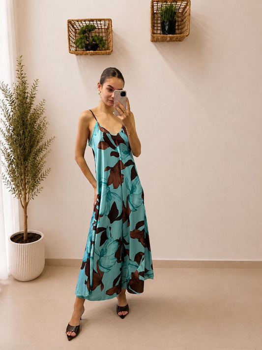 Elegantné maxi šaty na ramienka s luxusným leskom