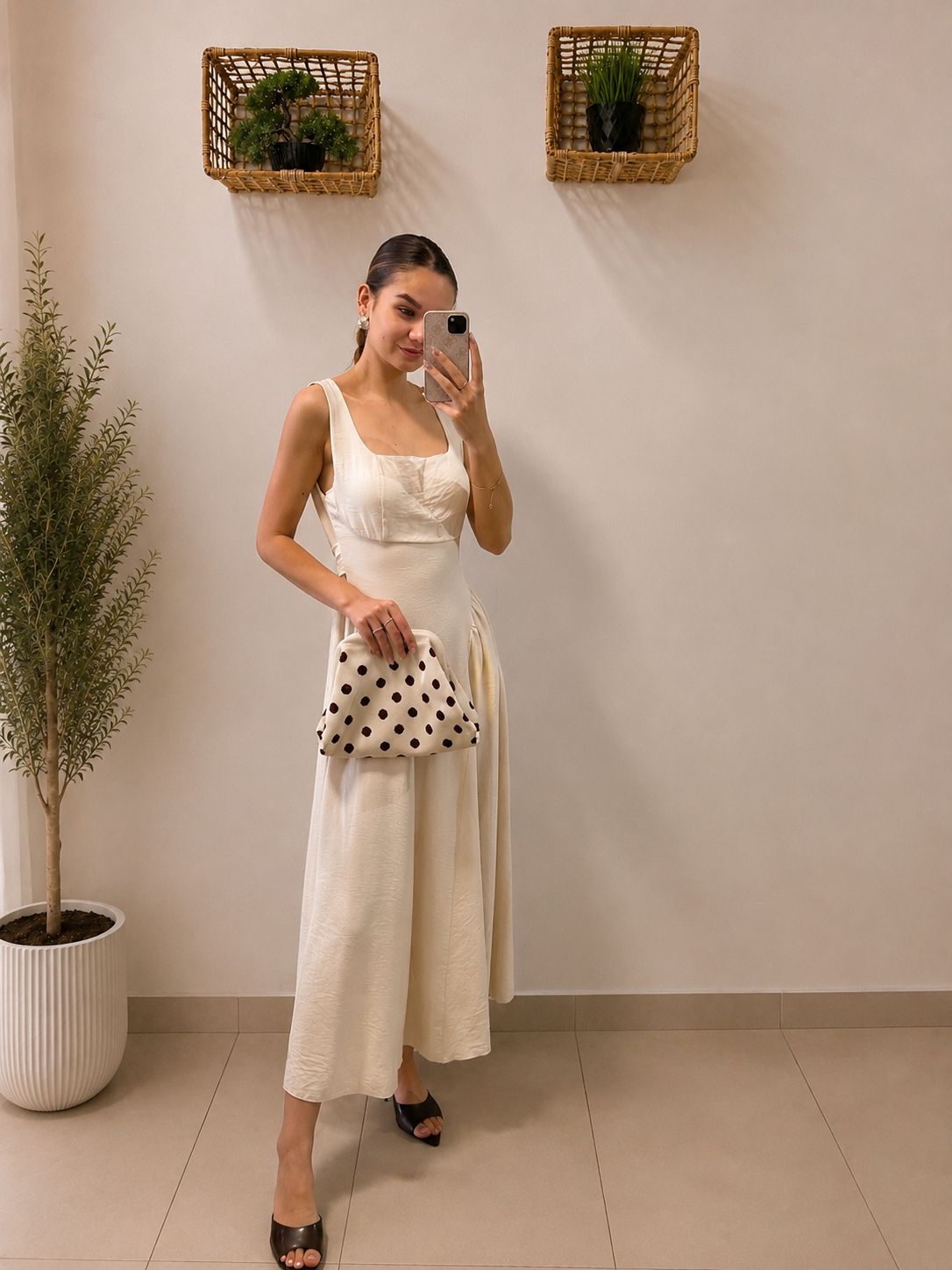 Elegantné maxi šaty s odhaleným chrbtom a mašľou