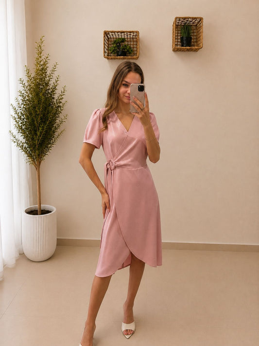 Elegantné zavinovacie midi šaty