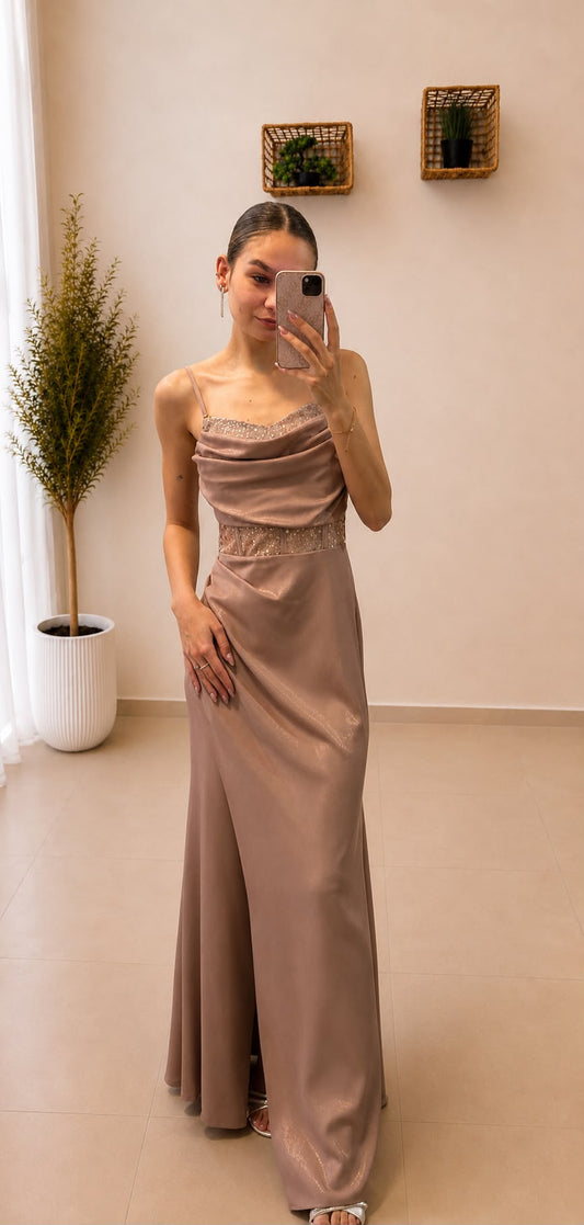 Elegantné spoločenské šaty s korzetovým pásom