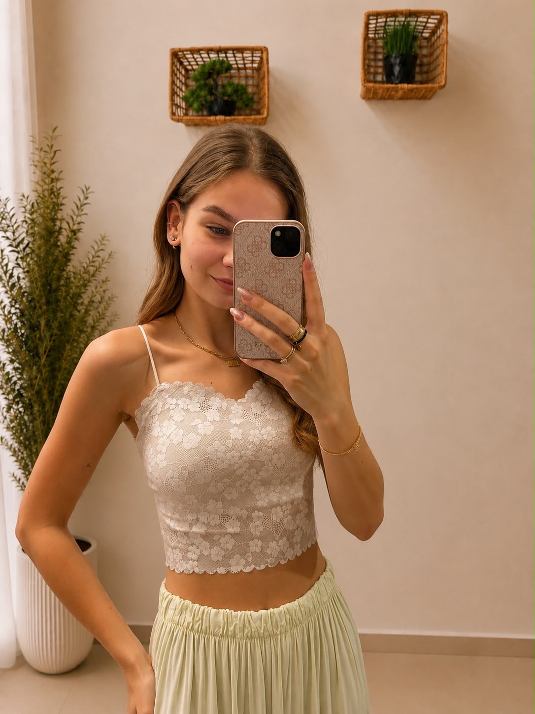 Romantický čipkovaný crop top s kvetinovým vzorom