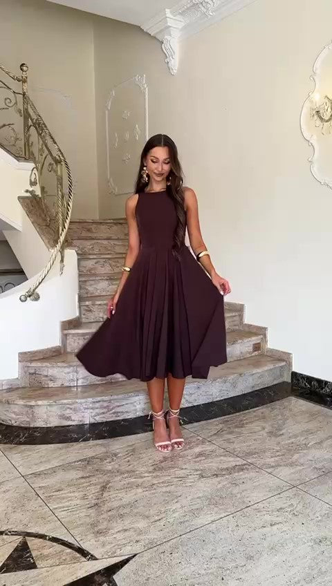 Elegantné midi šaty s odhaleným chrbtom a mašľou