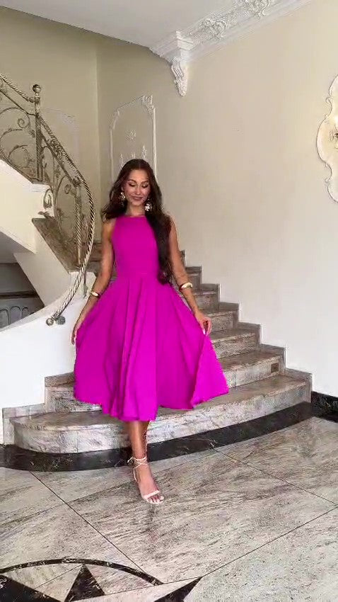 Elegantné midi šaty s odhaleným chrbtom a mašľou
