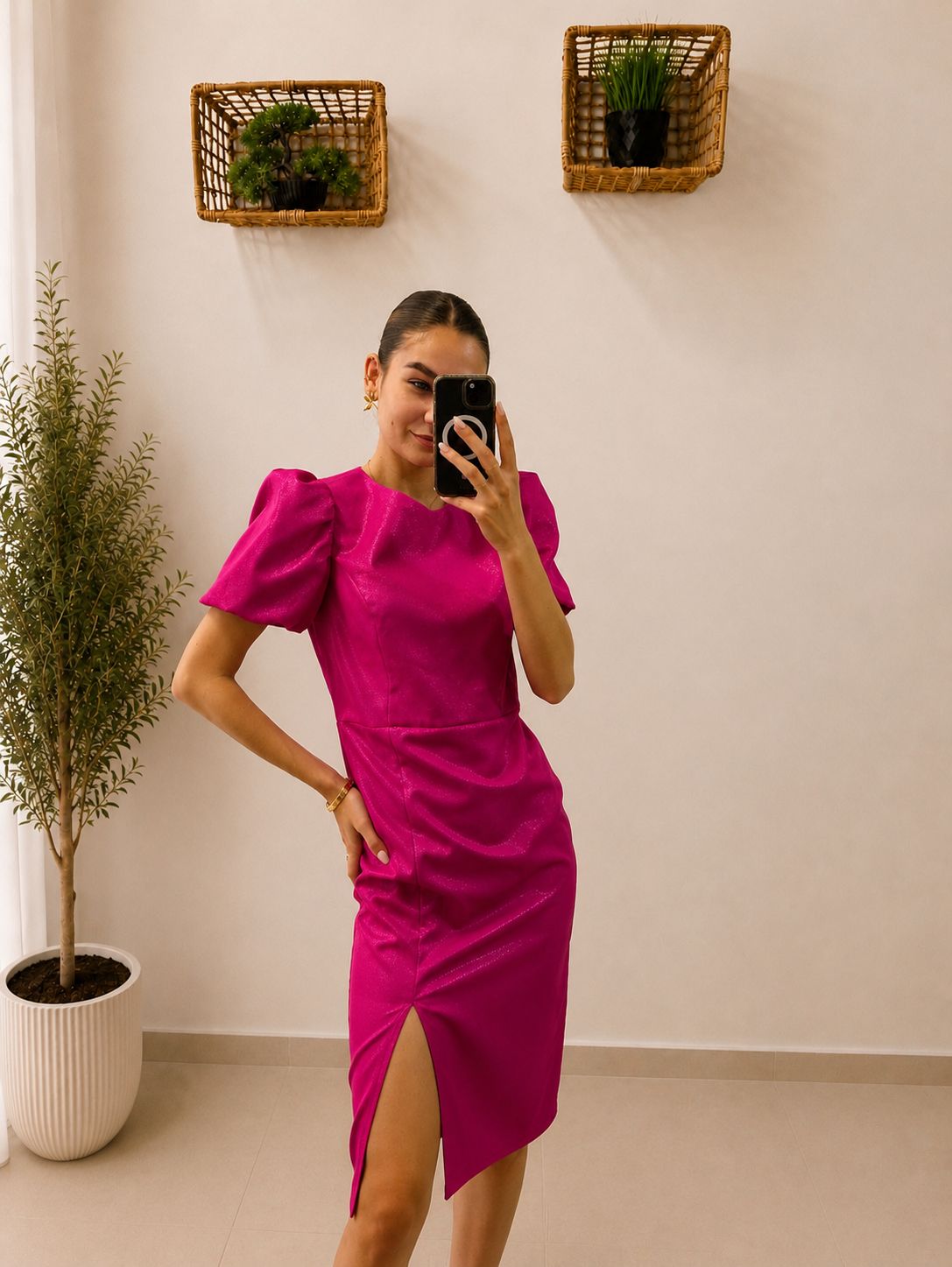 Midi elegantné šaty s pufovými rukávmi a rozparkom