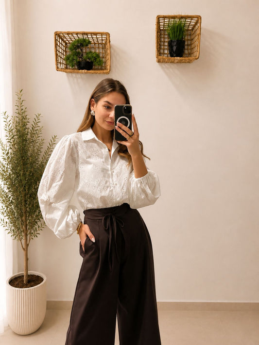 Elegantná košeľa s gumičkovým rukávom a detailom ruže