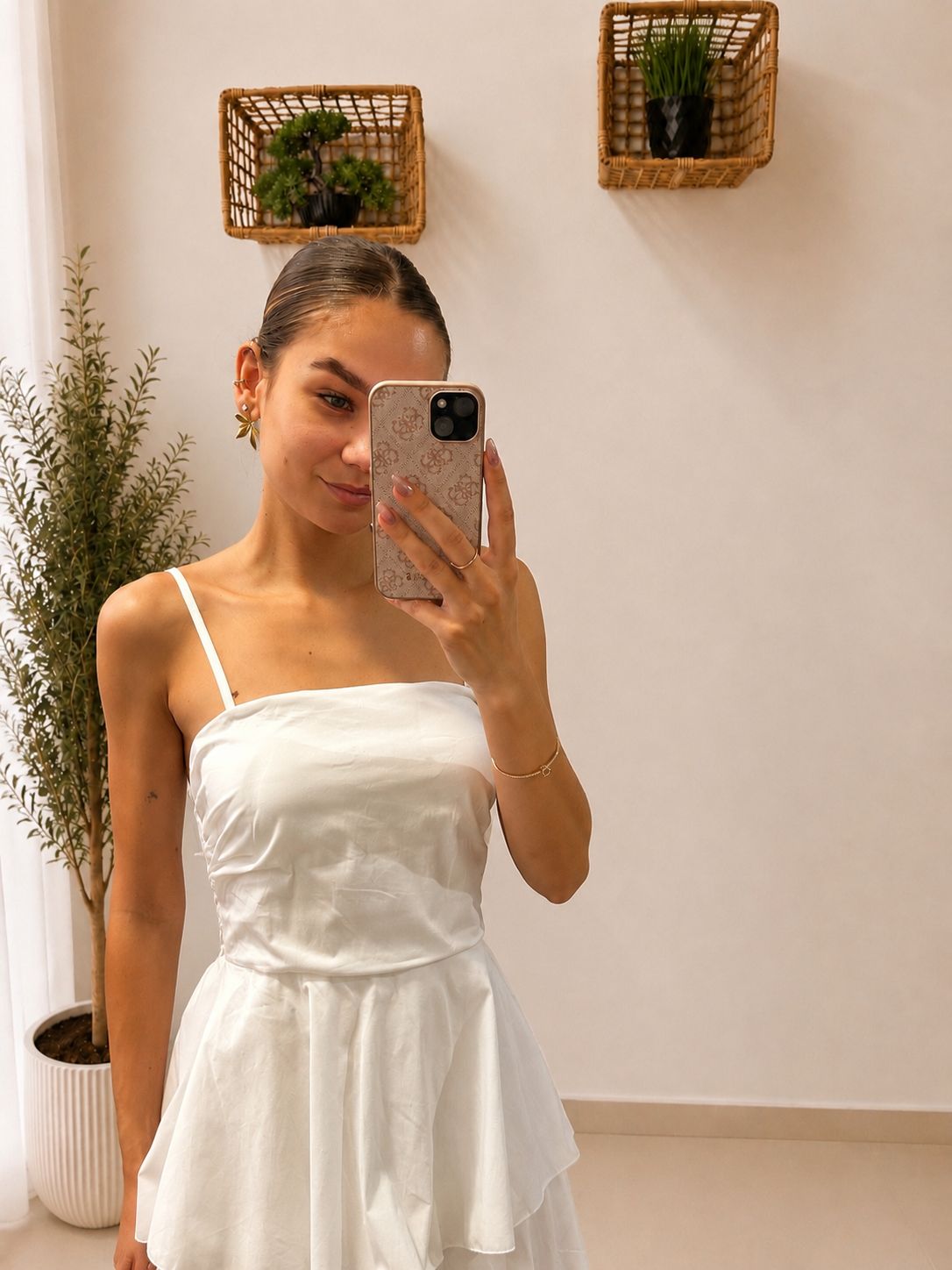 Dlhé šaty s volánmi a tenkými ramienkami