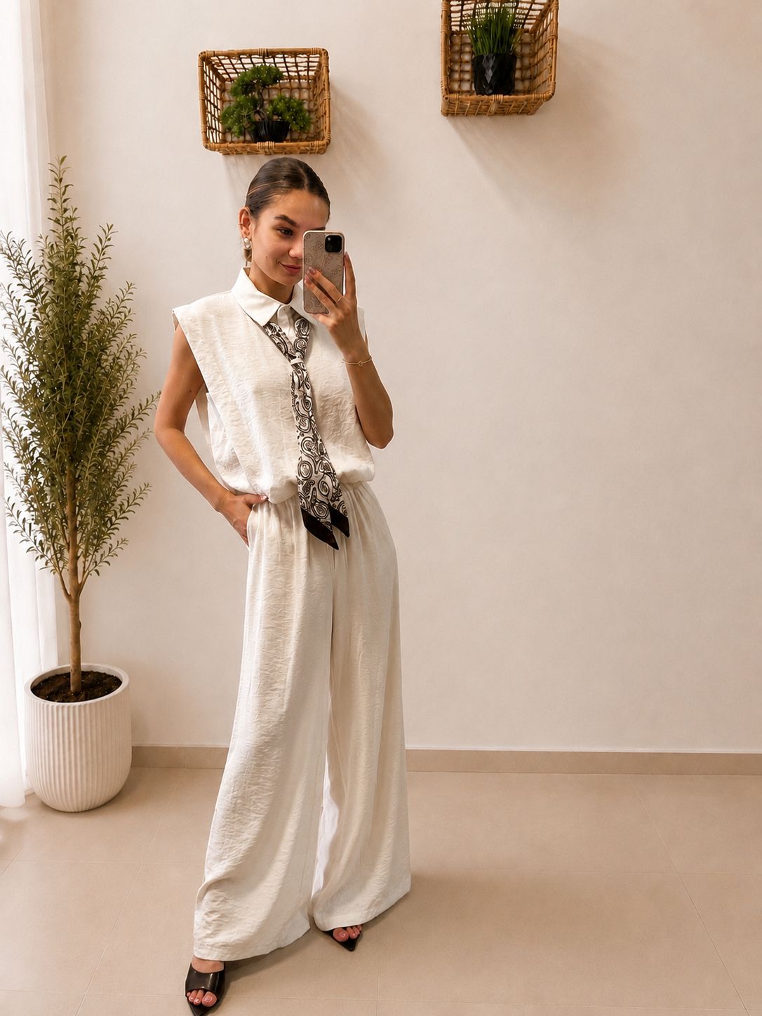Elegantný 3-dielny komplet nohavíc, topu a šatky