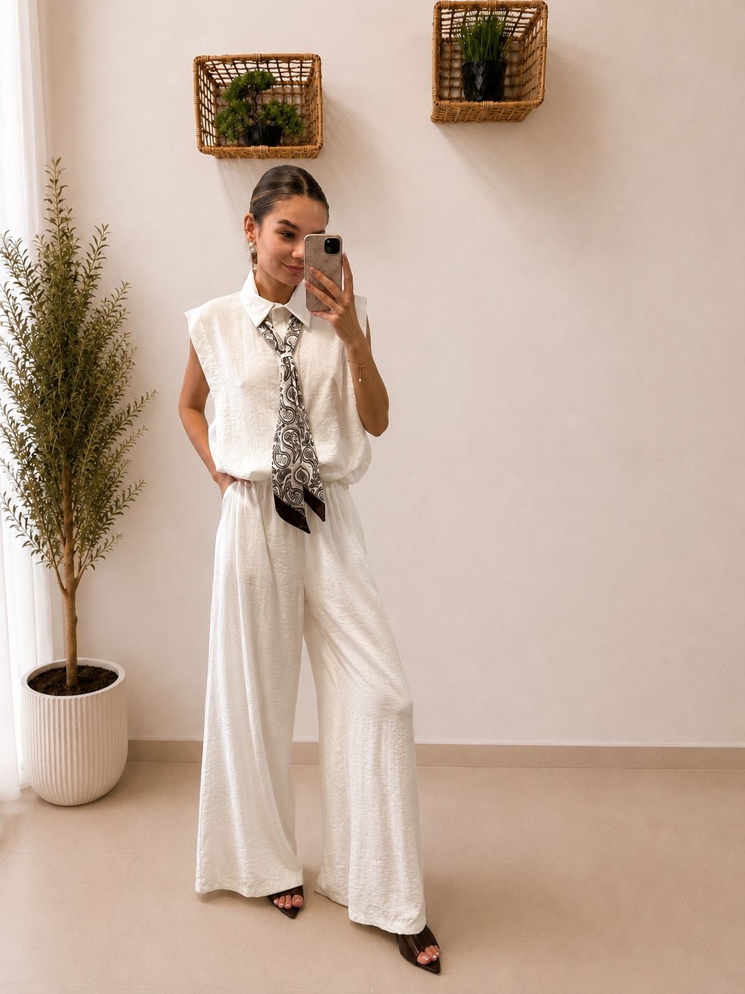 Elegantný 3-dielny komplet nohavíc, topu a šatky