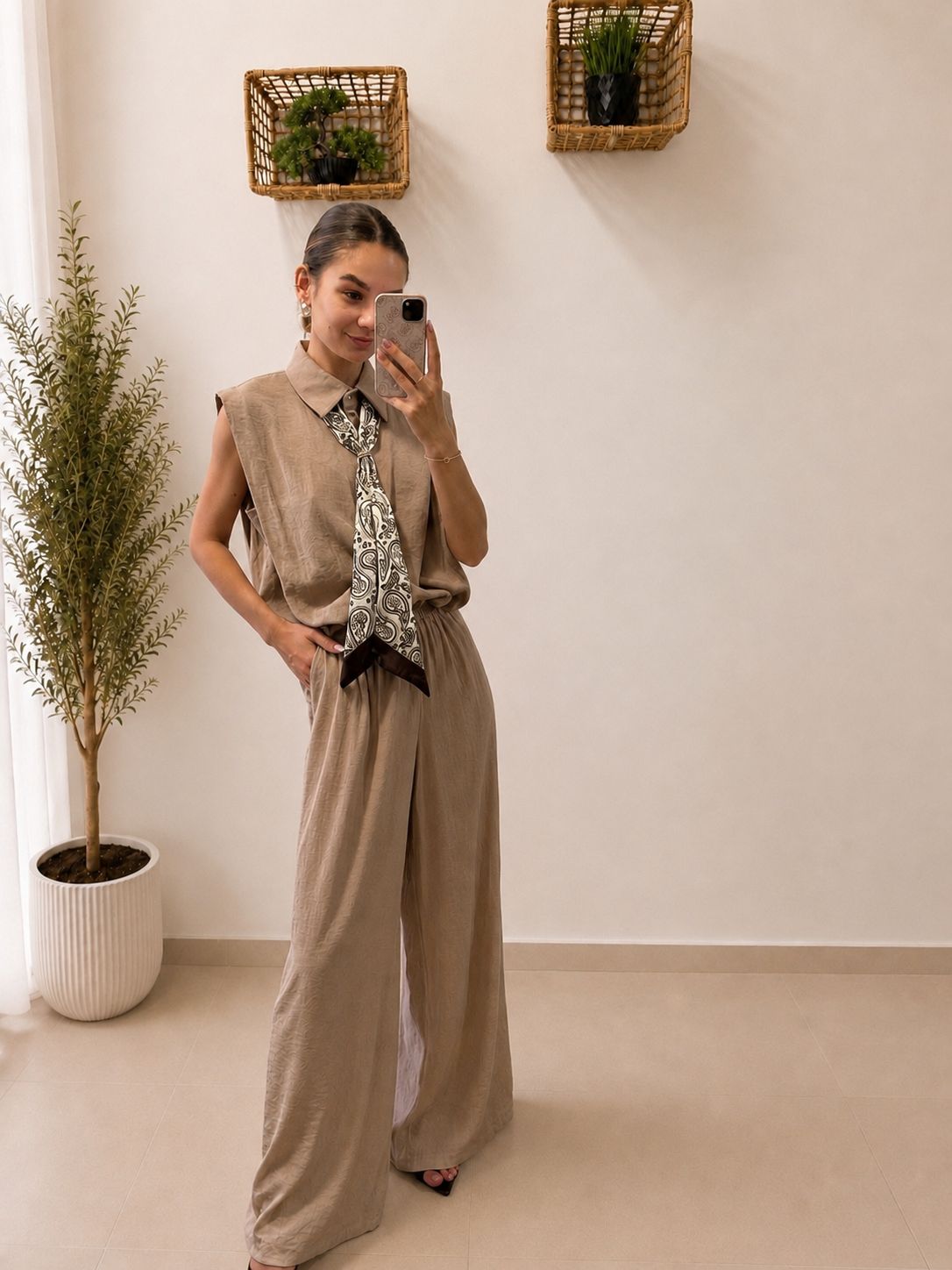 Elegantný 3-dielny komplet nohavíc, topu a šatky