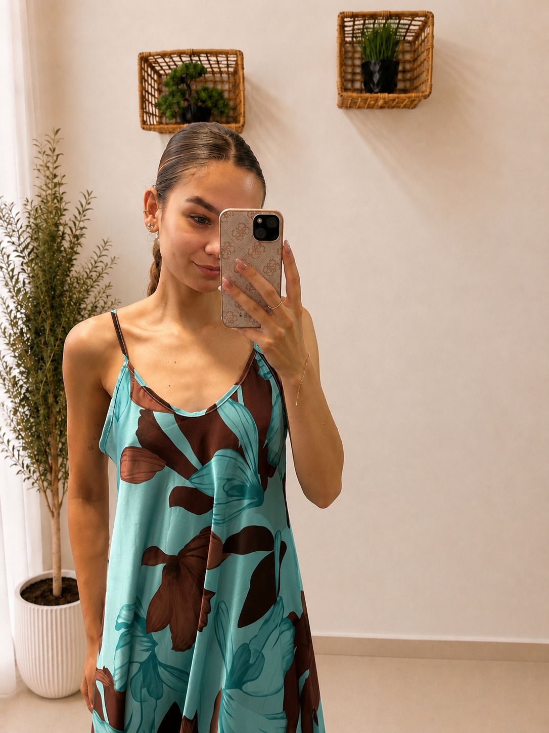 Elegantné maxi šaty na ramienka s luxusným leskom