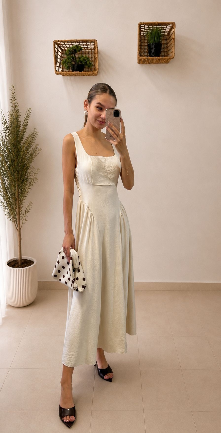 Elegantné maxi šaty s odhaleným chrbtom a mašľou
