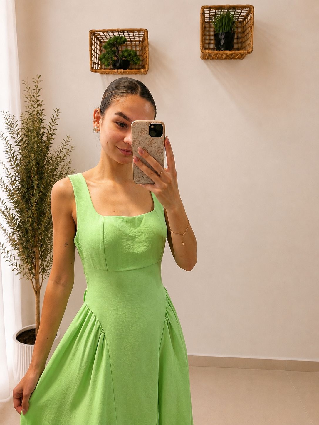 Elegantné maxi šaty s odhaleným chrbtom a mašľou