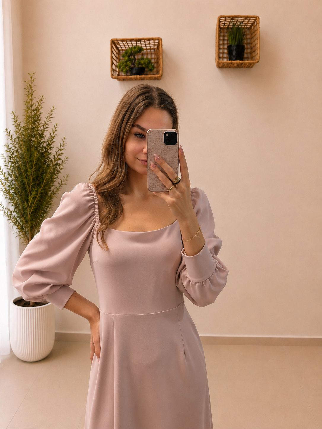 Elegantné midi šaty s puff rukávmi a rozparkom
