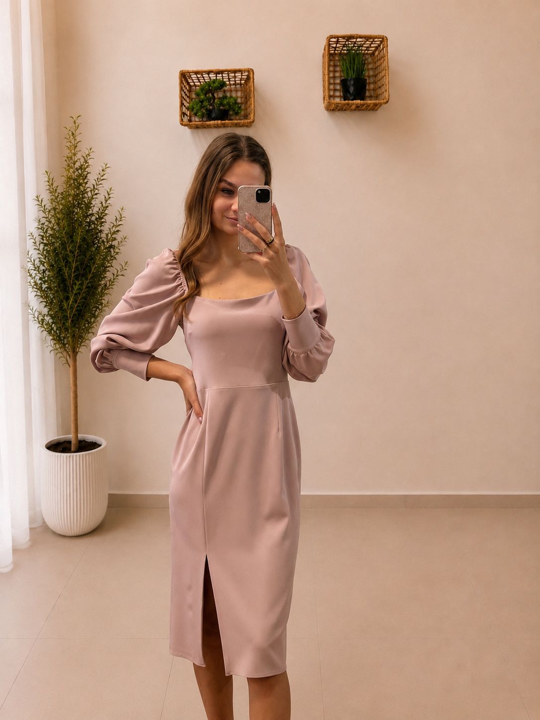 Elegantné midi šaty s puff rukávmi a rozparkom
