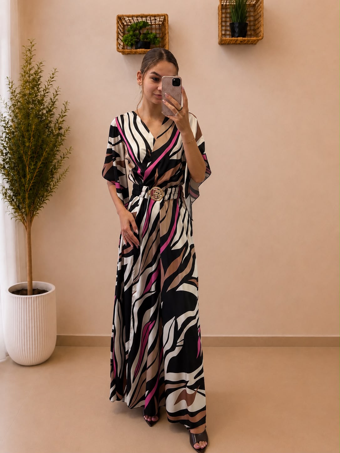 Elegantné zavinovacie maxi šaty s motýlími rukávmi a opaskom