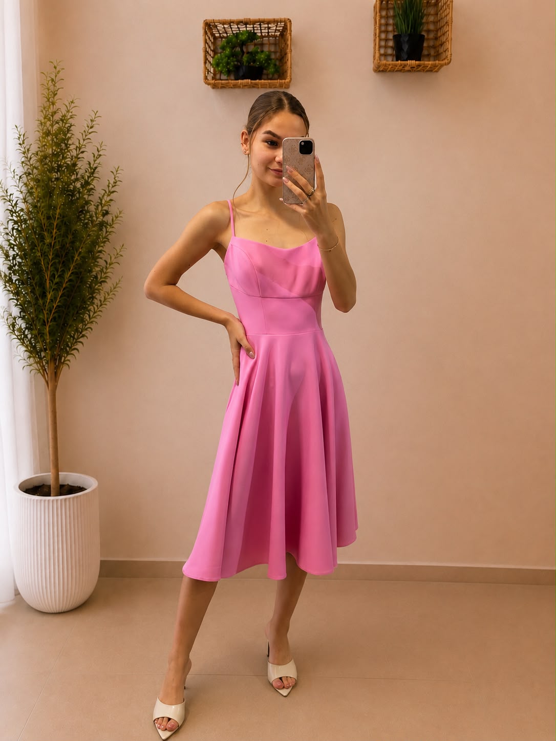 Elegantné šaty s bohatou áčkovou sukňou