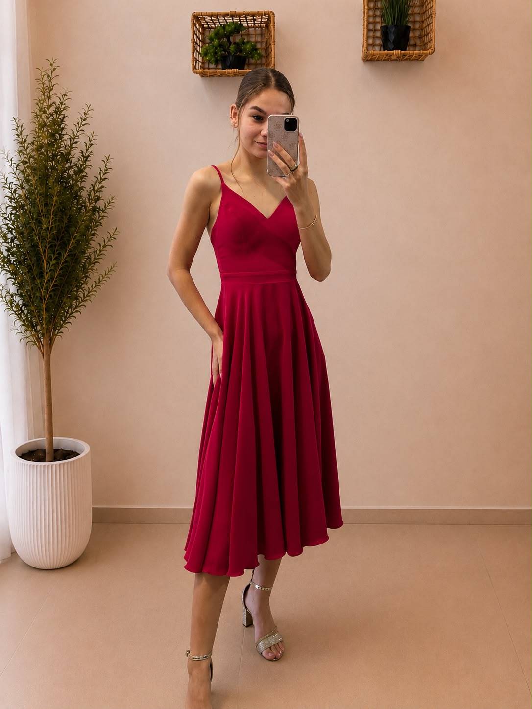 Elegantné spoločenské midi šaty na ramienka