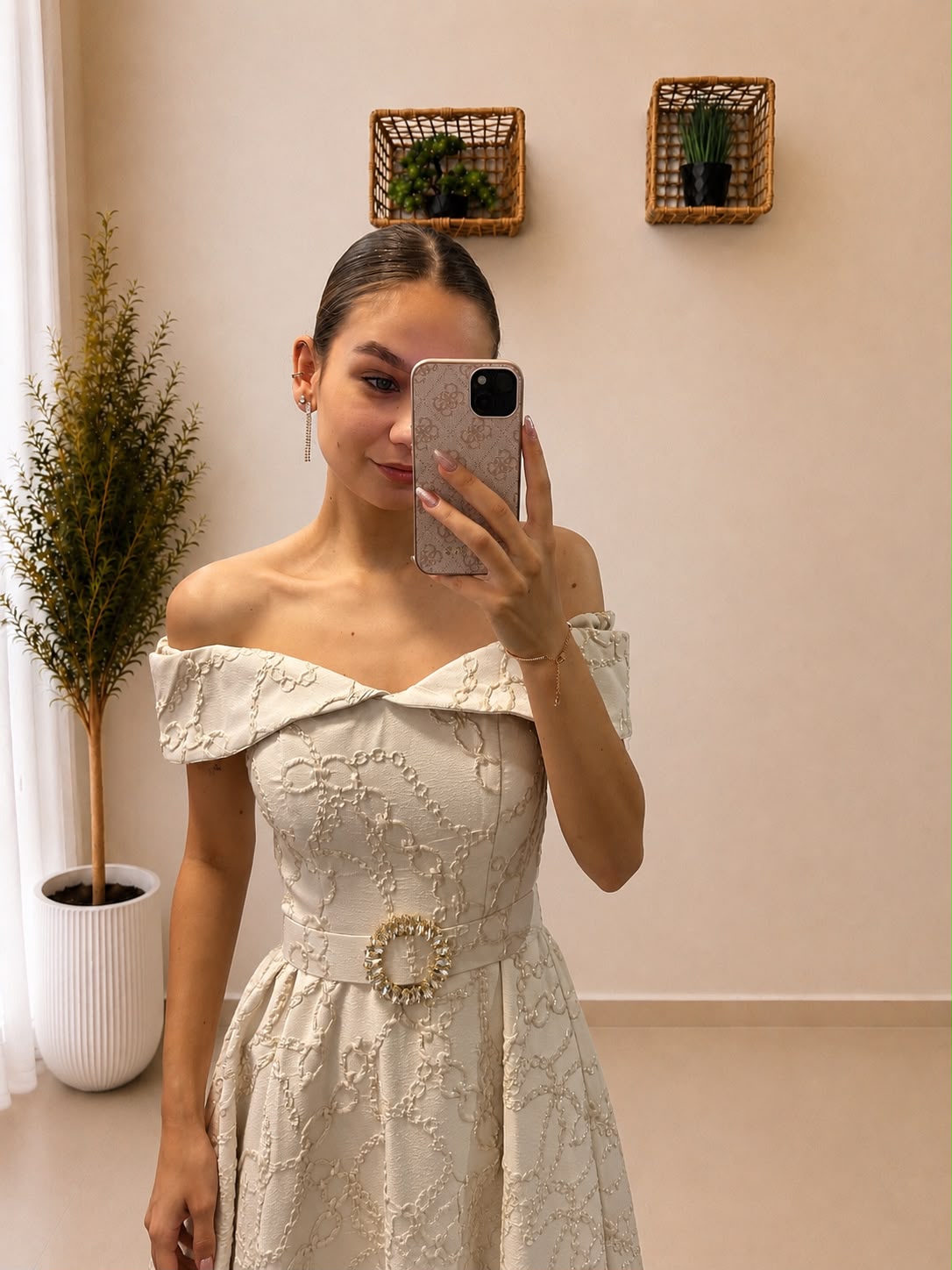 Luxusné midi šaty s odhalenými ramenami