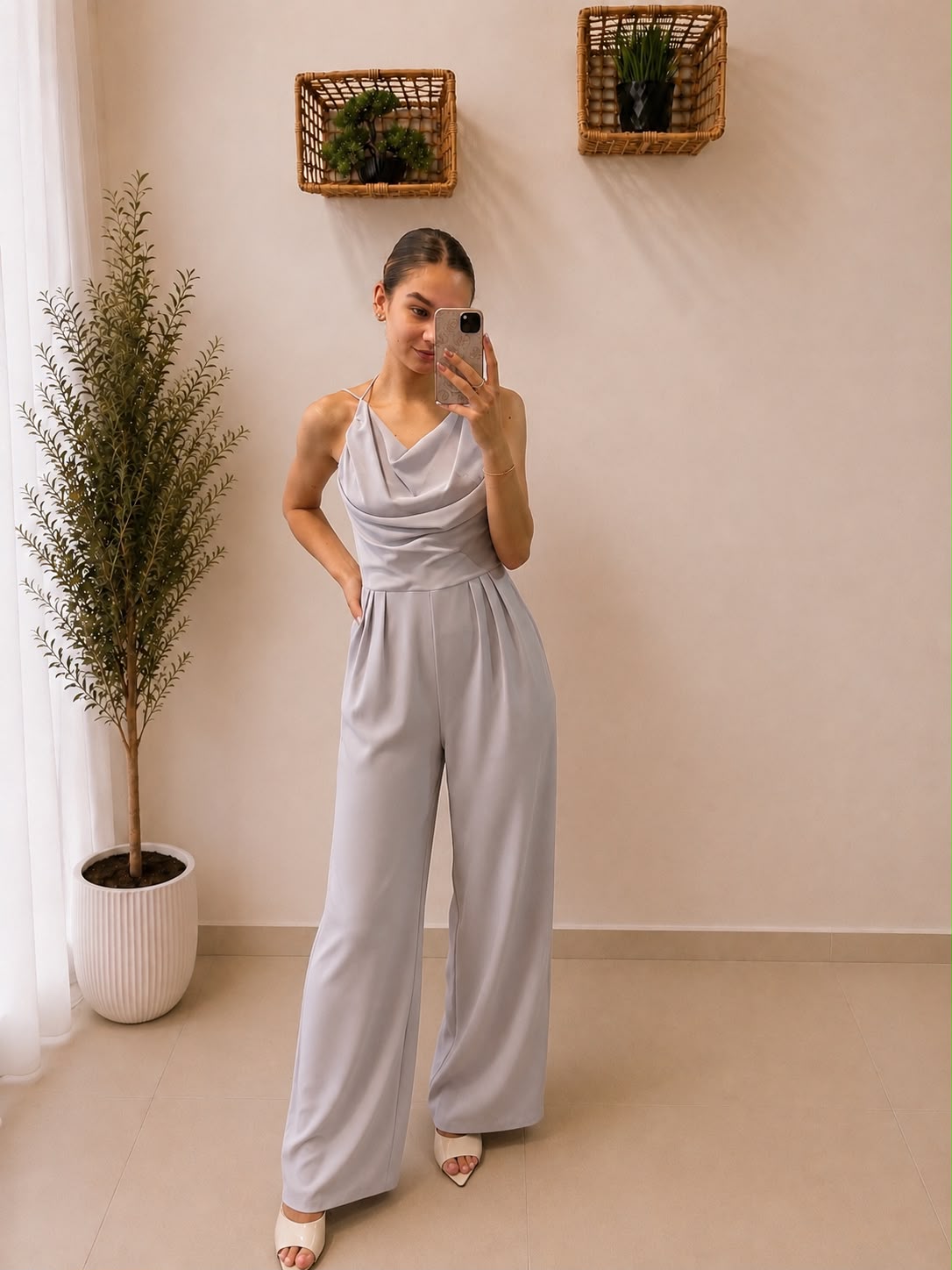 Elegantný overal so širokými nohavicami